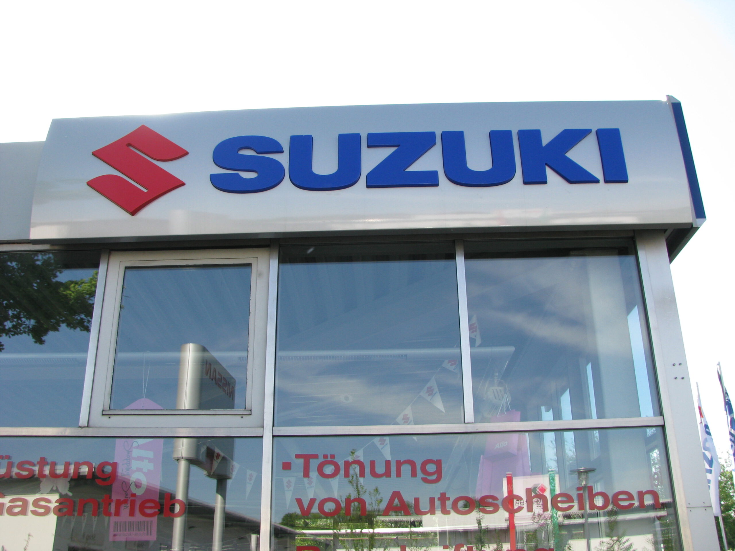 Suzuki kommt dazu